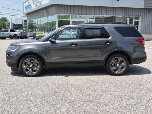 Magnetic Metallic 2018 Ford Explorer sport