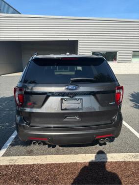 Magnetic Metallic 2018 Ford Explorer sport