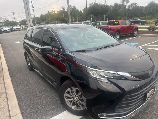 2021 Toyota Sienna XLE