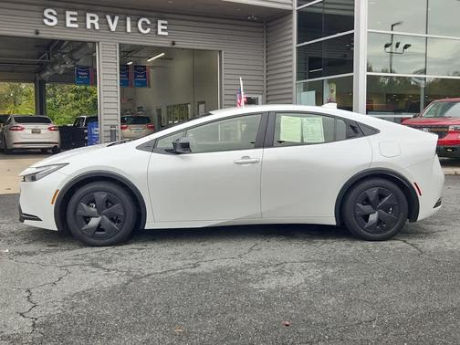 2024 Toyota Prius LE