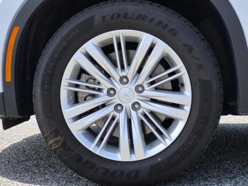 White Diamond 2024 Mitsubishi Outlander ES