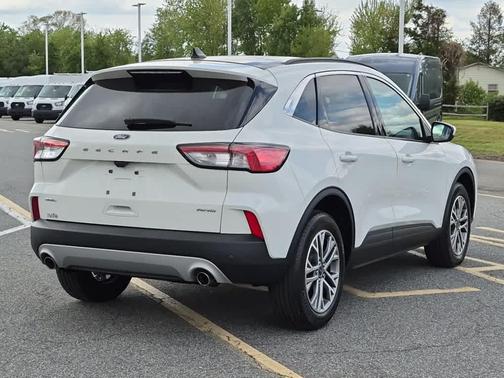 Star White 2022 Ford Escape SEL
