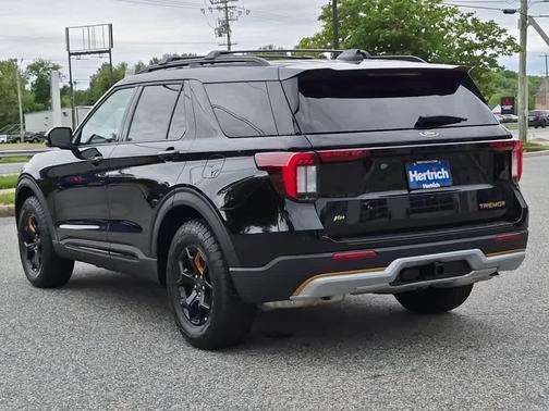 Agate Black Metallic 2026 Ford Explorer Tremor