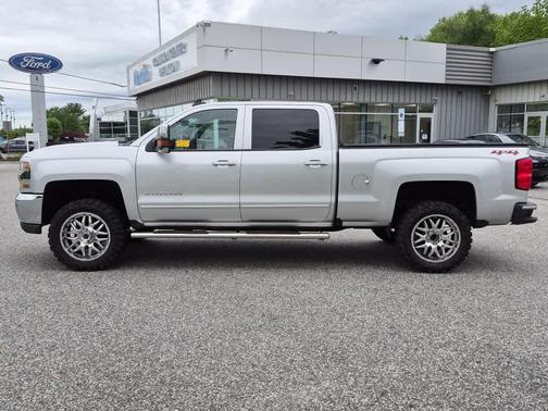 Silver Ice Metallic 2018 Chevrolet Silverado 1500 LT