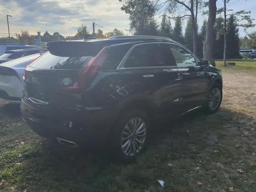 2024 Cadillac XT4 Premium Luxury