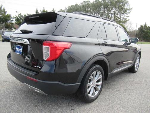 Agate Black Metallic 2022 Ford Explorer XLT