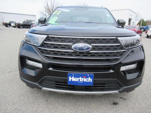 Agate Black Metallic 2022 Ford Explorer XLT