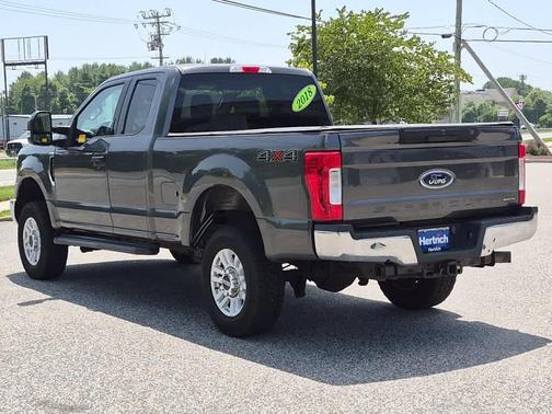 Magnetic Metallic 2018 Ford F-250 XLT