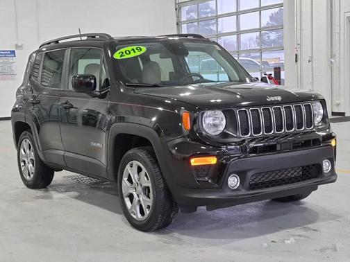 Black Clearcoat 2019 Jeep Renegade Latitude