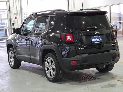 Black Clearcoat 2019 Jeep Renegade Latitude
