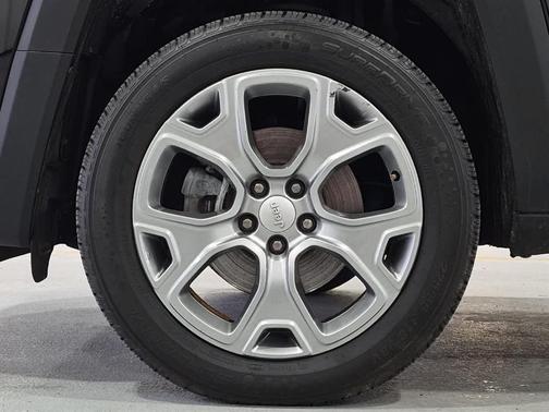 Black Clearcoat 2019 Jeep Renegade Latitude