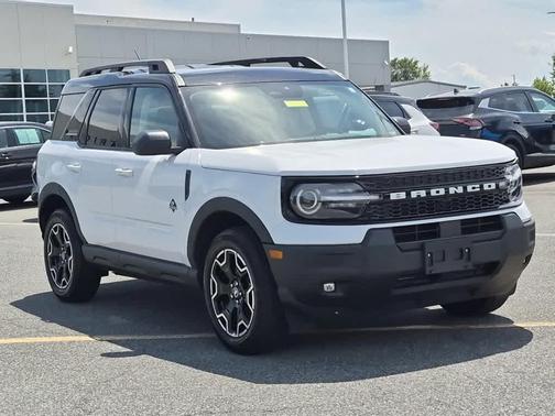 Oxford White 2025 Ford Bronco Sport Outer Banks