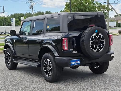 Shadow Black 2026 Ford Bronco Outer Banks