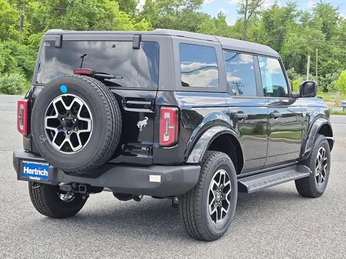 Shadow Black 2026 Ford Bronco Outer Banks