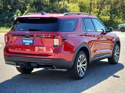2025 Ford Explorer ST-Line