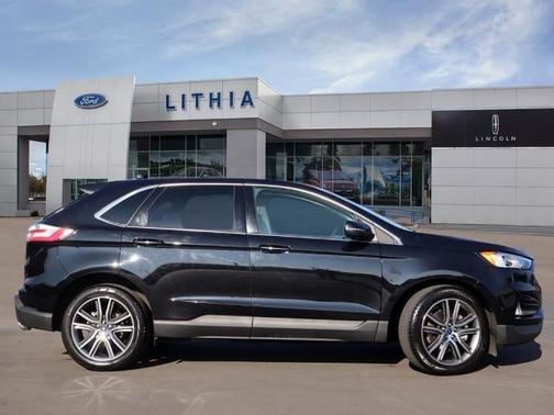 Photo 2 of 3 of 2019 Ford Edge TITANIUM