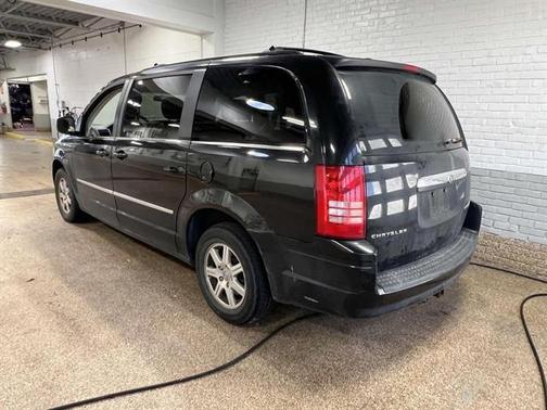 2010 Chrysler Town & Country Touring