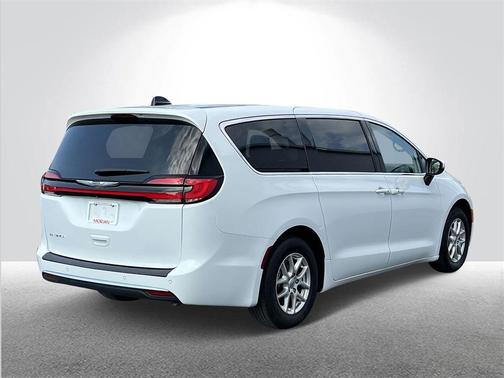 2023 Chrysler Pacifica Touring-L