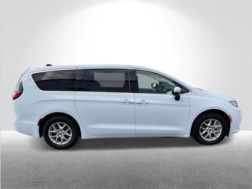 2023 Chrysler Pacifica Touring-L