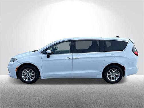 2023 Chrysler Pacifica Touring-L