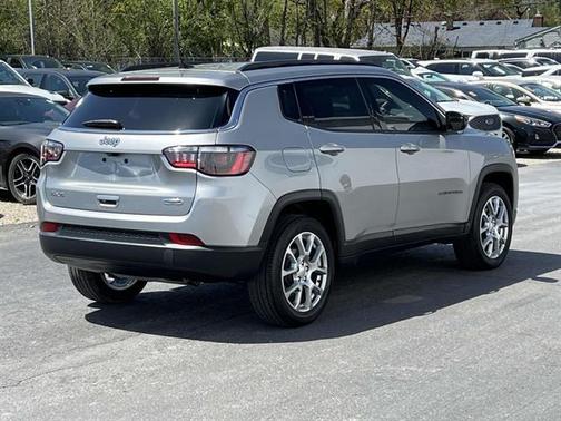 2022 Jeep Compass Latitude Lux