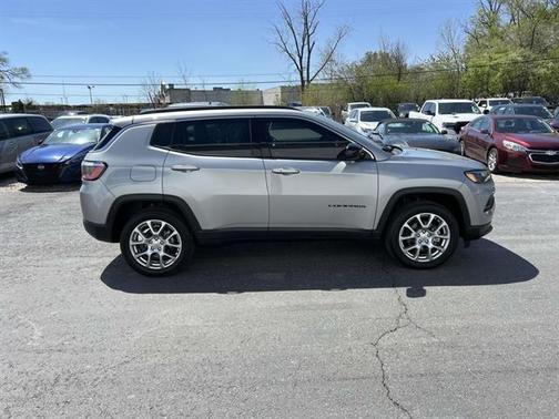 2022 Jeep Compass Latitude Lux