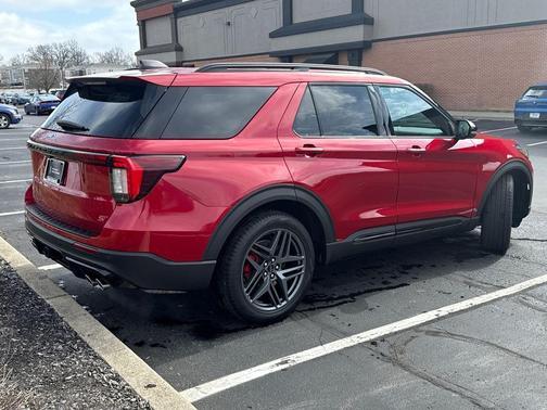 2025 Ford Explorer ST