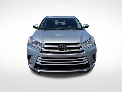Celestial Silver Metallic 2017 Toyota Highlander XLE