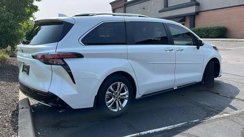 2023 Toyota Sienna Platinum 7 passenger
