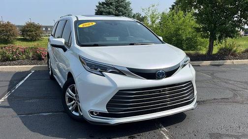 2023 Toyota Sienna Platinum 7 passenger