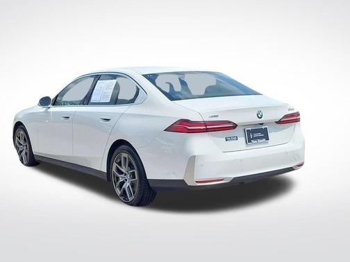 Alpine White 2026 BMW 530 i xDrive
