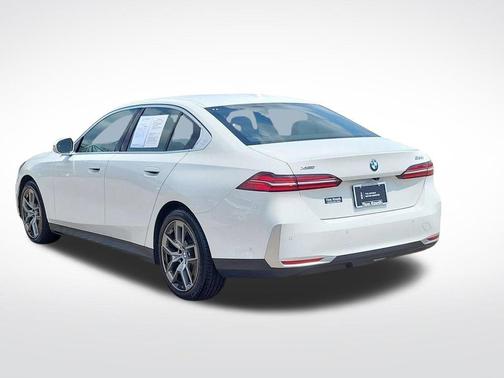 Alpine White 2026 BMW 530 i xDrive