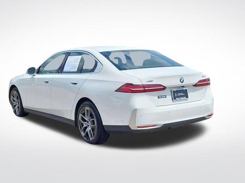 Alpine White 2026 BMW 530 i xDrive
