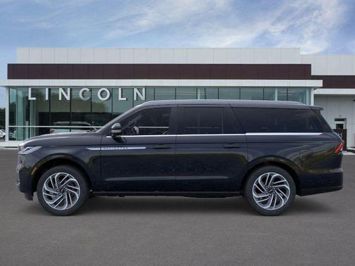 Infinite Black Metallic 2026 Lincoln Navigator L Reserve