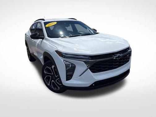 Summit White 2025 Chevrolet Trax 2RS