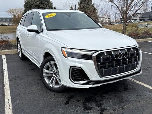 2025 Audi Q7 55 Premium Plus