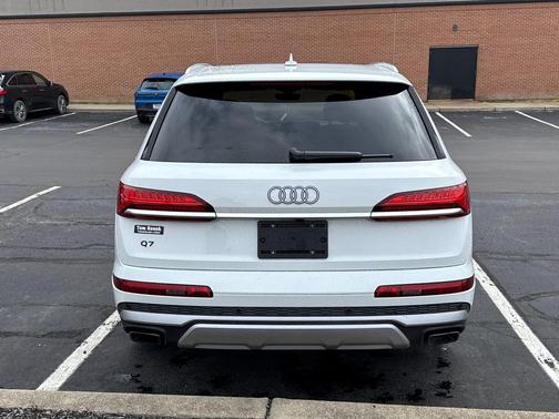 2025 Audi Q7 55 Premium Plus