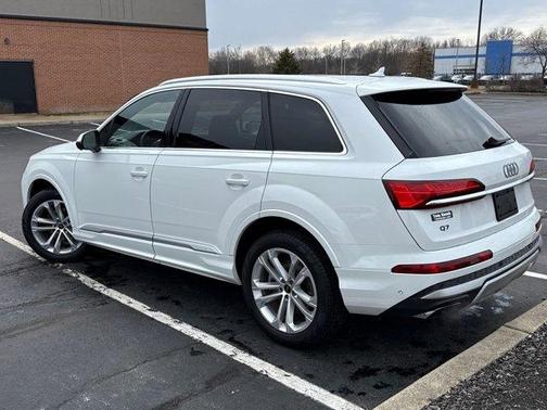 2025 Audi Q7 55 Premium Plus
