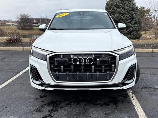 2025 Audi Q7 55 Premium Plus