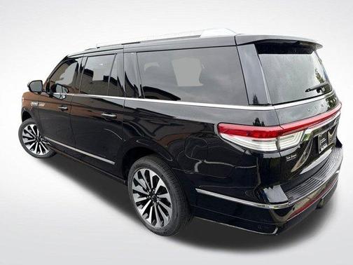Infinite Black Metallic 2023 Lincoln Navigator L Reserve
