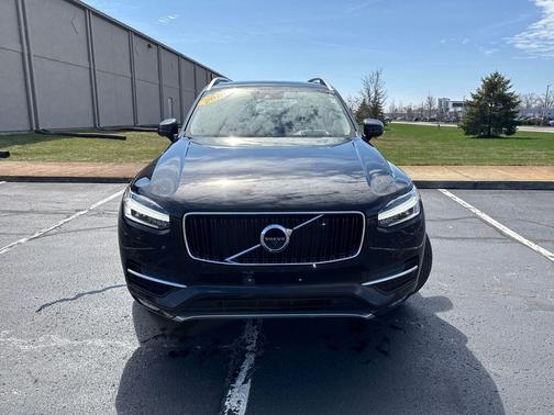 2016 Volvo XC90 T6 Momentum