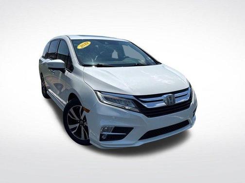 White Diamond Pearl 2019 Honda Odyssey Elite