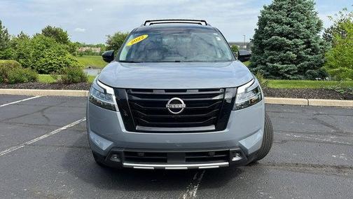 2022 Nissan Pathfinder SL