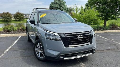 2022 Nissan Pathfinder SL