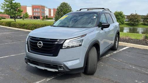 2022 Nissan Pathfinder SL