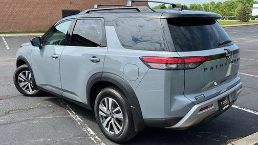 2022 Nissan Pathfinder SL