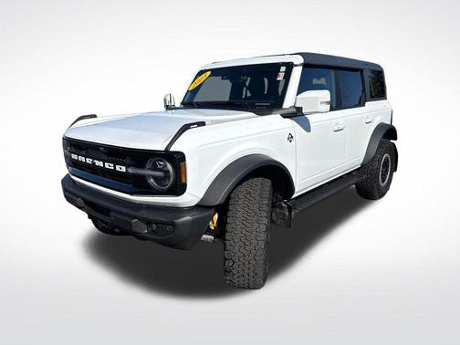 Oxford White 2023 Ford Bronco Outer Banks