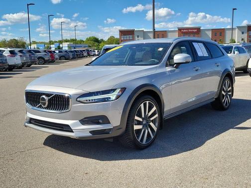 Silver 2023 Volvo V90 Cross Country B6 Ultimate