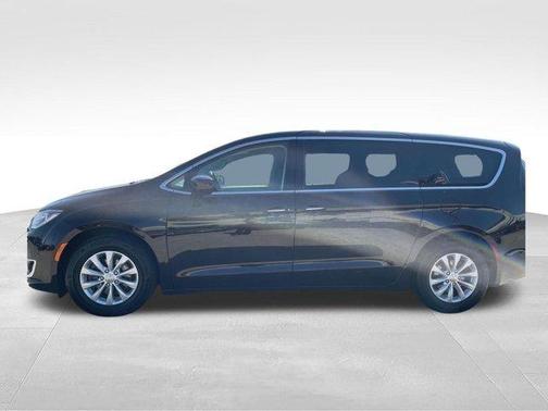 Dark Cordovan Pearlcoat 2018 Chrysler Pacifica Touring Plus