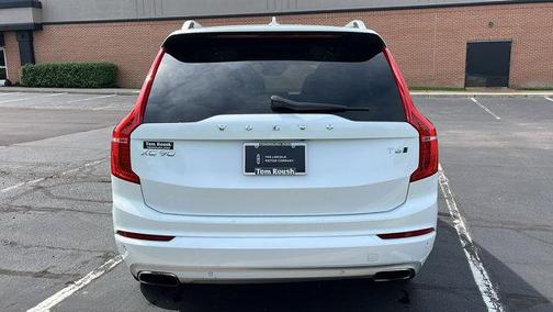 2018 Volvo XC90 T6 Momentum